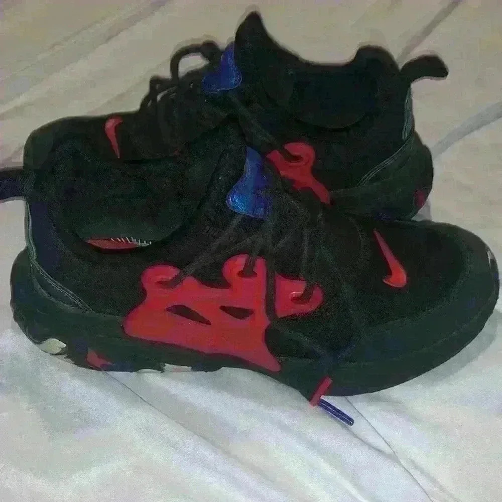 Retro NIKE athletic shoes 5.5 - Picture 2 of 6